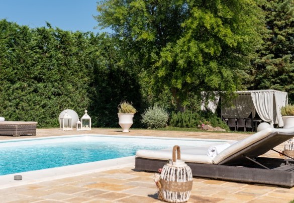 Il giardino è curatissimo ed è arricchito da piante ornamentali e colorate – Villa Rudy