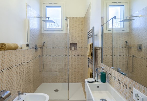 bagno con doccia al primo piano - Villa Rustica