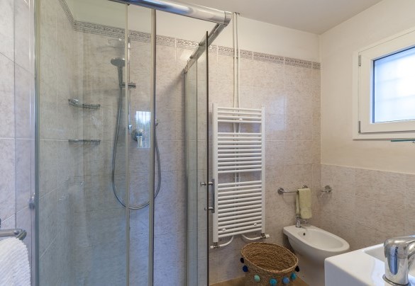 bagno con doccia al piano terra - Villa Rustica