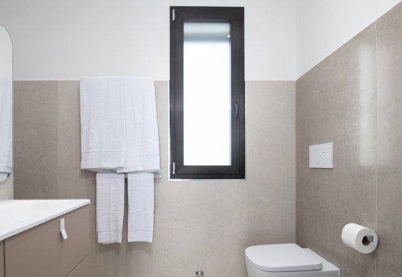 Bathroom n.3 with shower ensuite to bedroom n.3 – Villa Sabbie Rosse