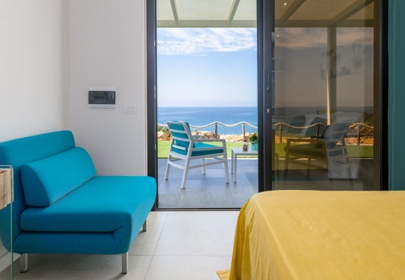Double bedroom n.2 accessible from the porch – Villa Sabbie Rosse