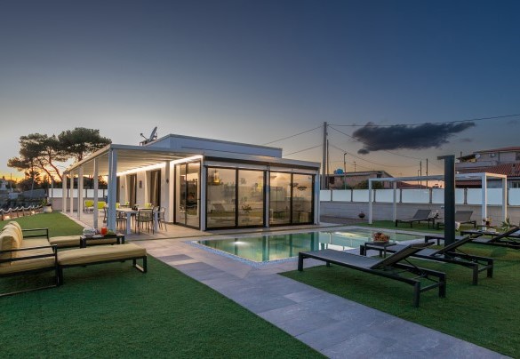 The villa and the pool at sunset - Villa Sabbie Rosse