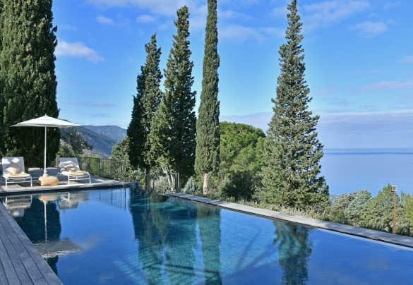 The pool is open from the last Saturday in April to the first Saturday in November – Villa Armonia