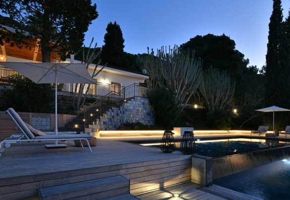 The pool can be accessed by night thanks to the lighting – Villa Armonia