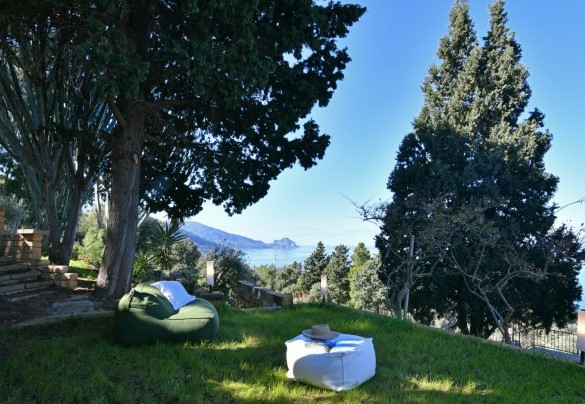 A corner with a lawn on the terrace – Villa Armonia