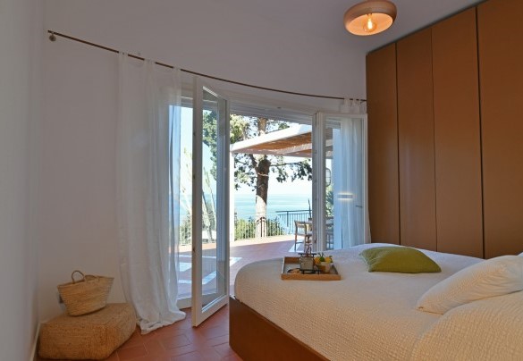 The double bedroom n°2 has access to the terrace – Villa Armonia