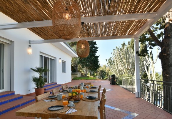 The terrace in front of the house is a lovely area where to dine outside under the cane canopy - Villa Armonia