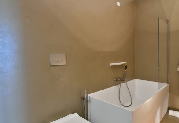 The en-suite bathroom with tub n°2 – Villa Armonia
