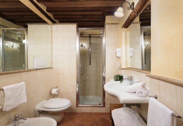 Bagno con doccia n.4 della suite n.4 – Villa San Nazario 