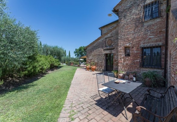 Zona relax con tavolino - Villa San Nazario
