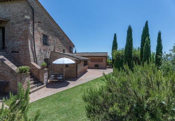 Zona relax con tavolino - Villa San Nazario