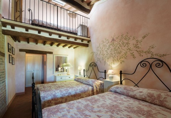 Suite n.4 al primo piano con due letti larghi 1,40 m ciascuno – Villa San Nazario 
