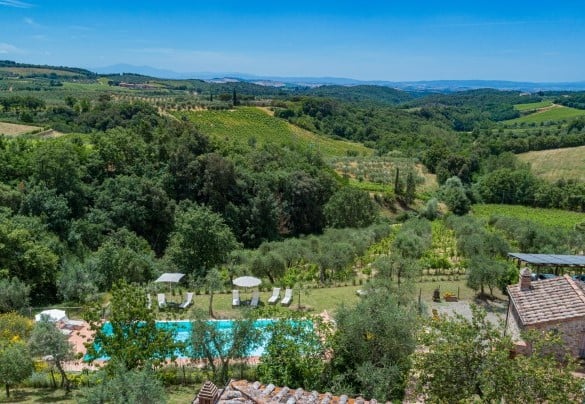 The panorama as far as the eye can see on the Sienese hills – Villa Santa Maria