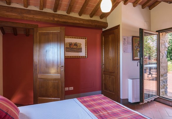 Camera matrimoniale n.7, con bagno di servizio en-suite, al primo piano della dependance – Villa Santa Maria