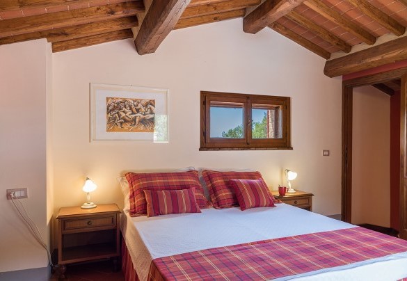 Camera matrimoniale n.7, con bagno di servizio en-suite, al primo piano della dependance – Villa Santa Maria