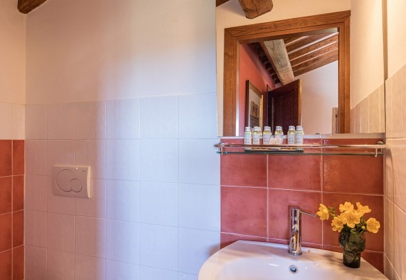 Bagno di servizio al primo piano nella dependance – Villa Santa Maria