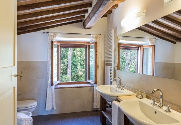 Bagno con vasca n.5, en-suite alla camera n.5 – Villa Santa Maria