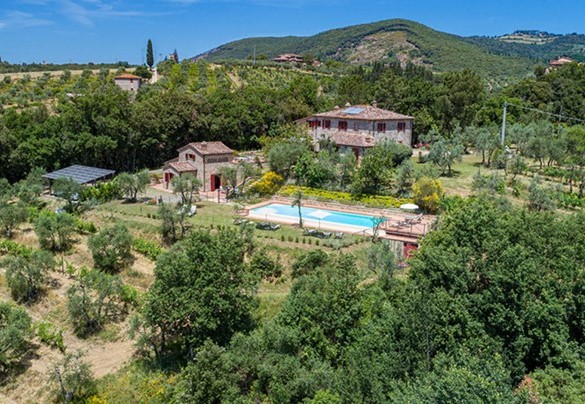 Villa in affitto con piscina esclusiva immersa nel verde nel cuore del Chianti – Villa Santa Maria
