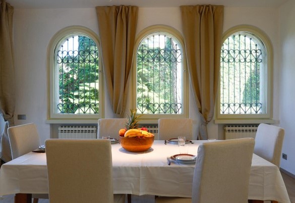 Il pranzo accanto la cucina - VILLA SARAH 10+2