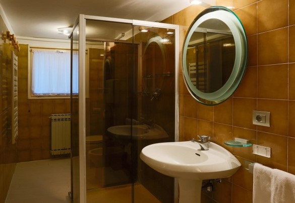 Bagno con doccia N° 9 - VILLA SARAH 10+2