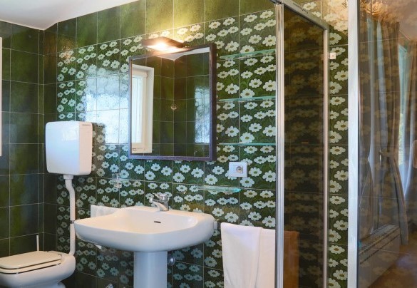 Bagno N° 6 al primo piano - VILLA SARAH 10+2