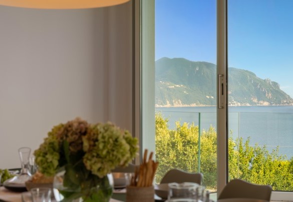 La vista mozzafiato dal tavolo da pranzo - Villa Scirocco