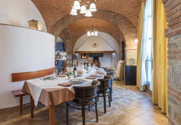 La zona giorno: la sala da pranzo al piano terra- Villa Siena
