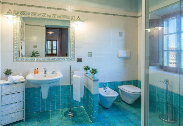 Bagno con doccia al primo piano- Villa Siena