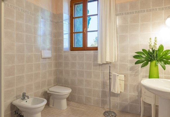 Bagno con doccia al piano terra- Villa Siena