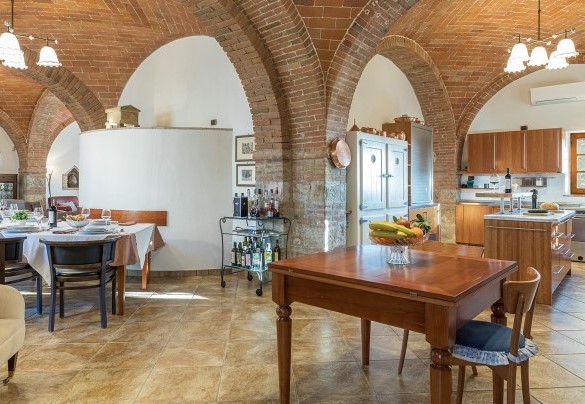 La cucina e la zona pranzo al piano terra- Villa Siena
