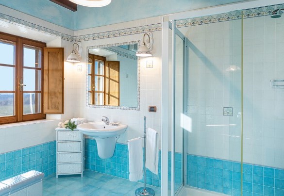 Bagno con doccia al primo piano- Villa Siena