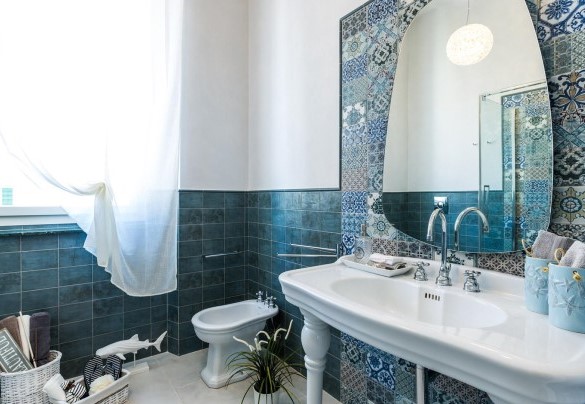 Bathroom n2 with shower, serving rooms n2 and n3, first floor - Villa Sole a Molino a Vento 8