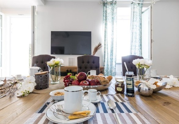 Elegant dining room with direct access to the outside - Villa Sole al Molino a Vento 8