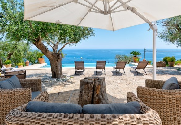 Salottino in vimini vista mare per momenti di relax e tranquillità -Villa Soleluna 