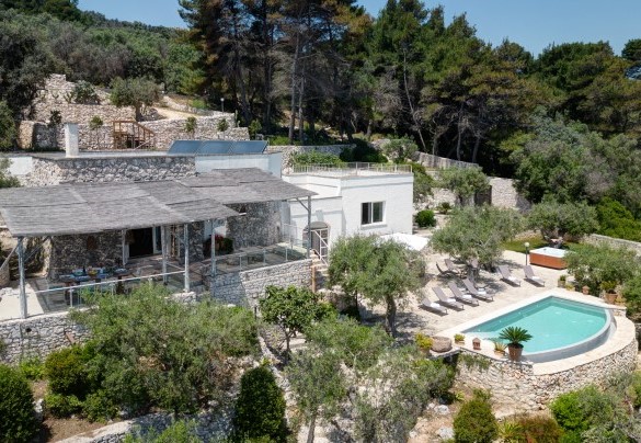 Veduta frontale dall’alto – Villa Soleluna