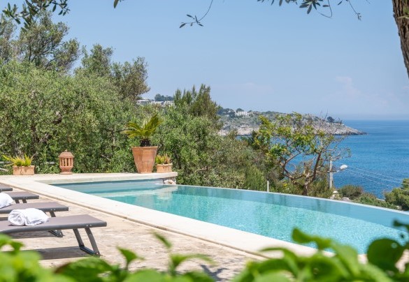 Piscina a sfioro vista mare- Villa Soleluna