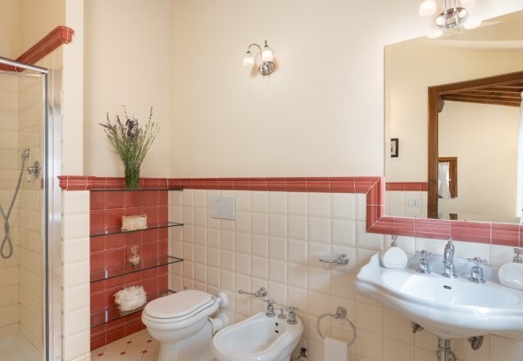 Bagno con doccia n 2 al piano terra - Villa Sorripa
