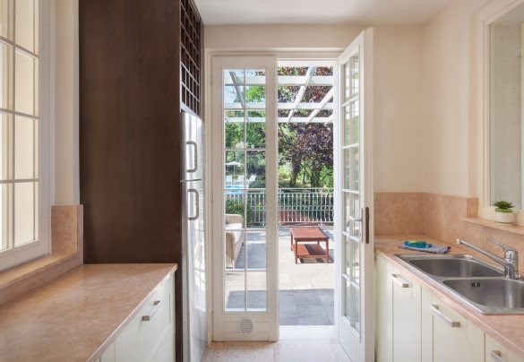 From the kitchen there is access to the side terrace - Villa Sorte