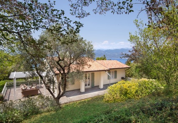 View of the villa and its beautiful terrace - Villa Sorte