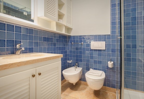 En suite bathroom with shower no. 3 - Villa Sorte