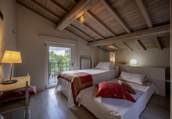 Twin bedroom n.3 with en suite bathroom on the first floor - Villa Sparta