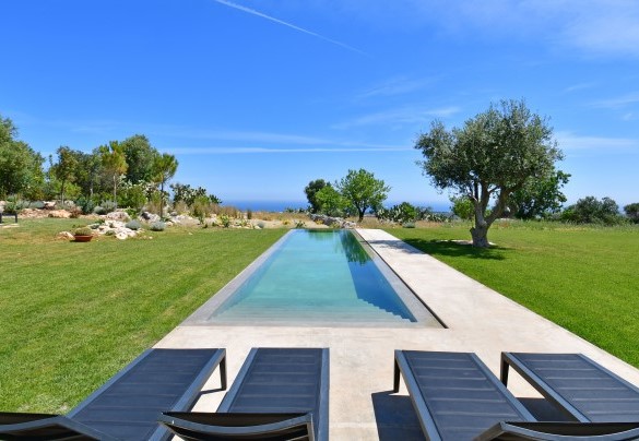 La proprietà è immersa nella campagna dellla Valle d’Itria - Villa Specchio di Mare