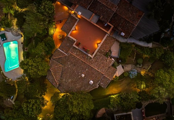 Veduta aerea notturna della villa – Villa Stella