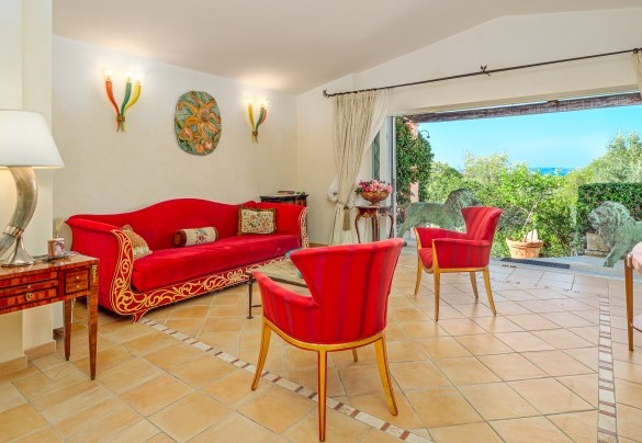 Living finemente arredato con mobilia di pregio, con vista mare – Villa Stella