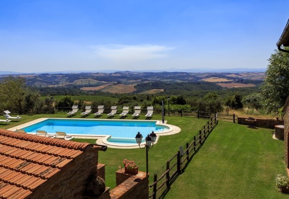 Vista sulla piscina e sulle colline - Villa Stroncoli