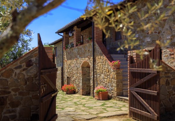 Il cancello di ingresso pedonale - Villa Stroncoli