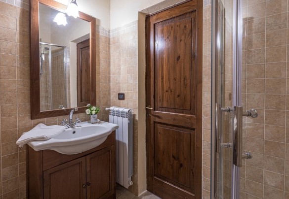 Bagno con doccia nell’area benessere- Villa Stroncoli