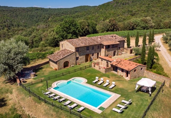 Vista della casa e della piscina dall’alto - Villa Stroncoli