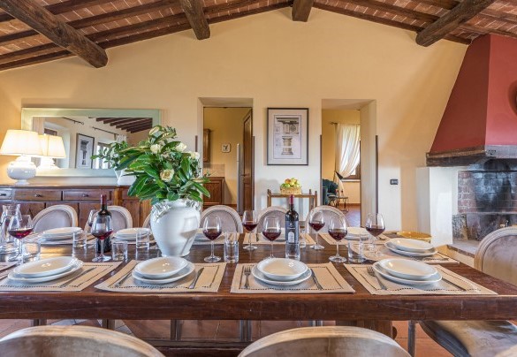 La zona pranzo al primo piano - Villa Stroncoli