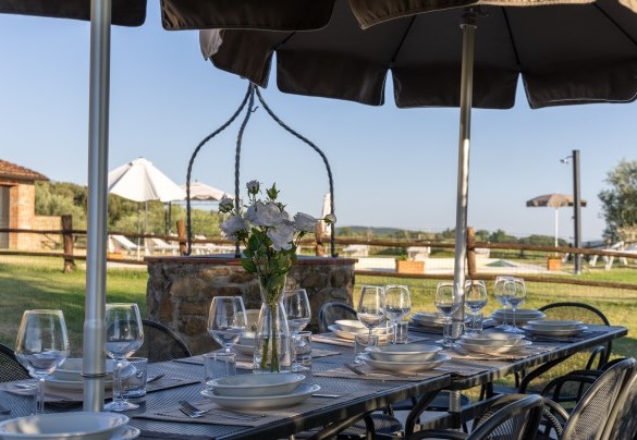 Area pranzo esterna – Villa Stroncoli